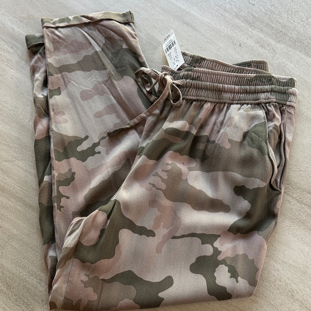 New York & Company Camouflage Print Pants - Picture 3 of 14